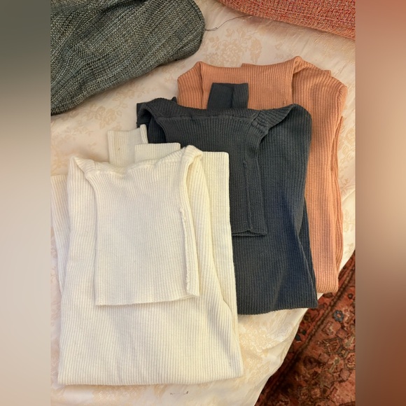 Uniqlo Merino Wool Ribbed Turtleneck Sweater 🥀 - Picture 4 of 9